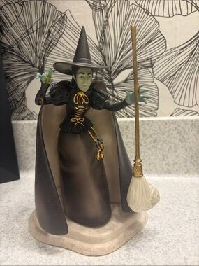 Emerald Witch Decorative Figurine – Black & Green Home Accent